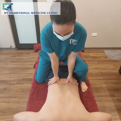 Massage Shiatsu được biết là phương pháp trị liệu tự nhiên an toàn hiệu quả.