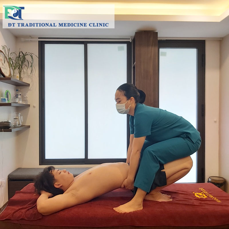 Massage Thái  giảm căng thẳng đau mỏi cho người được massage.